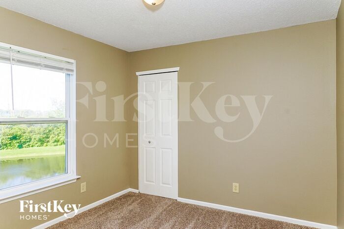 Building Photo - 2122 Southernwood Ln