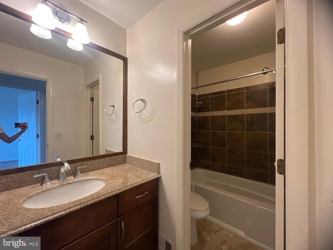Building Photo - 7712 Chatfield Ln