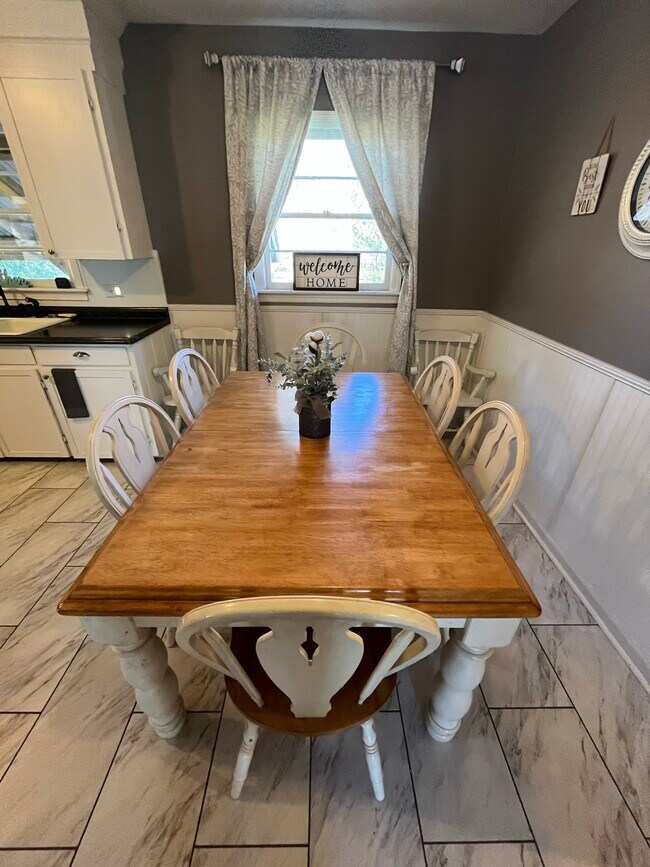 Building Photo - 2925 Center St