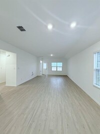 Building Photo - 153 Sormonne Lp