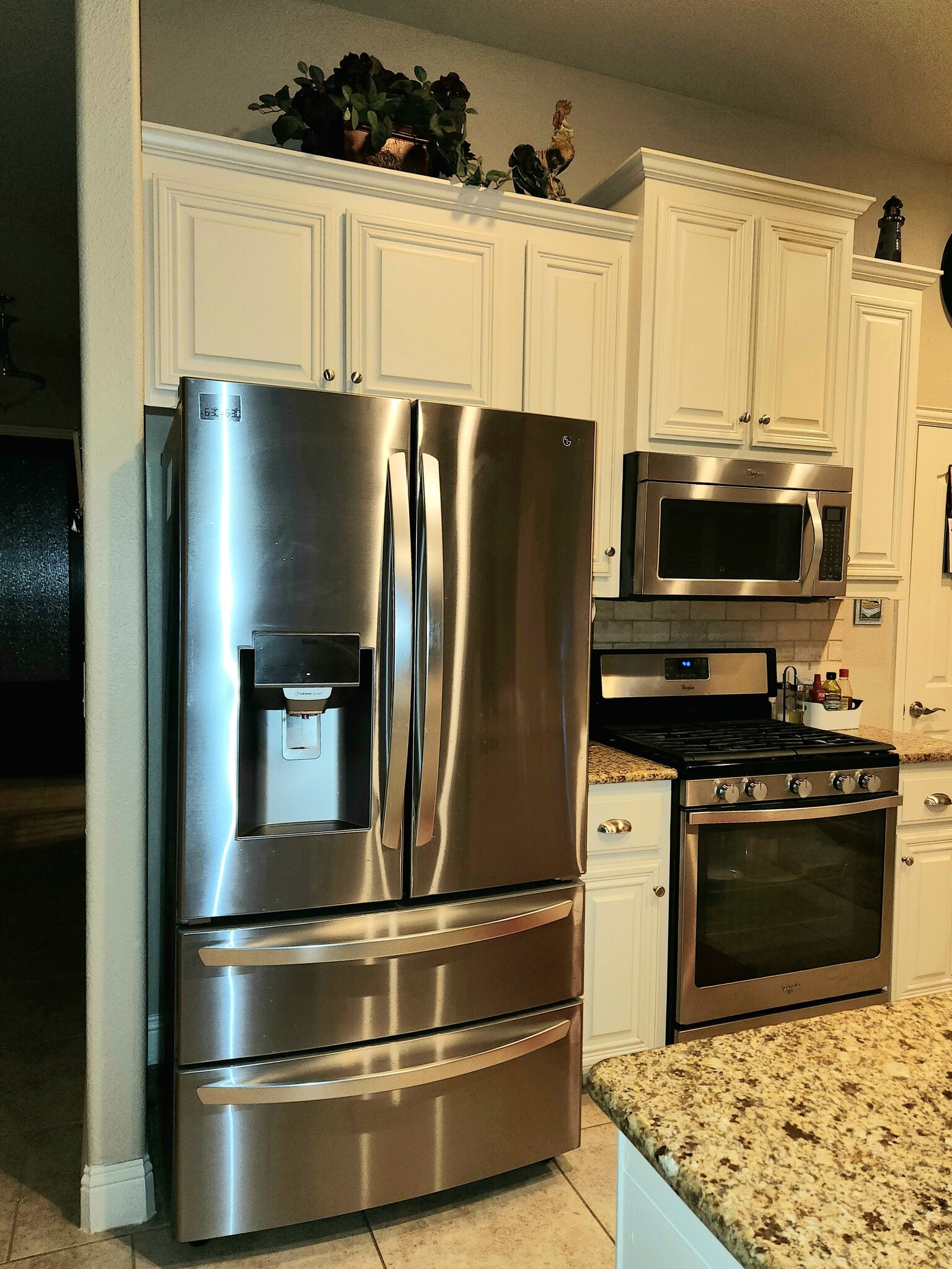 Refrigerator - 928 Lighthouse Ln