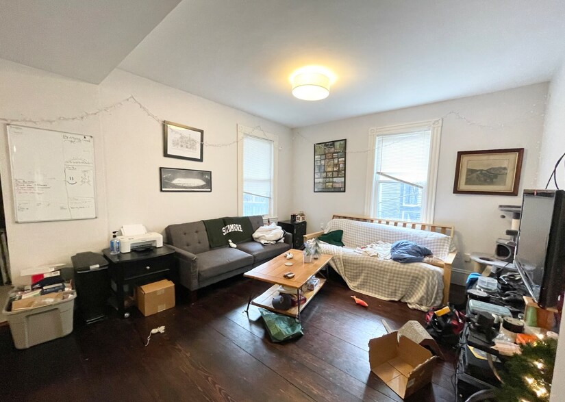 Building Photo - 31 Rawson St