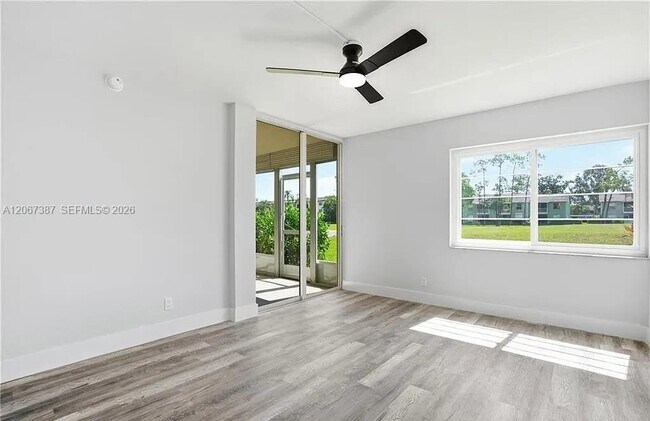 Building Photo - 1085 Forest Lakes Dr