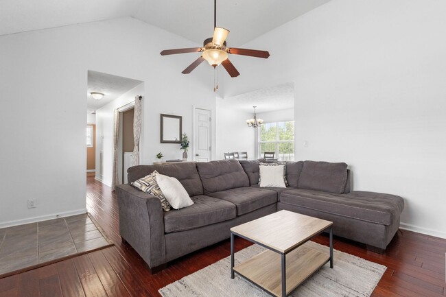 Building Photo - 557 Oakmont Dr