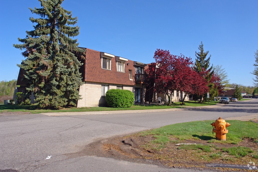 Adams Lake Apartments 4400 Elizabeth Lake Rd Waterford MI 48328 Apartment Finder