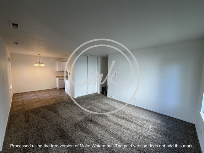 Building Photo - Cute Condo