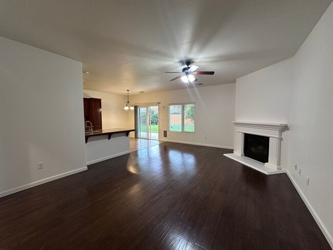 Building Photo - SW Visalia Home coming soon!!