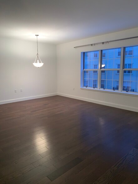 Building Photo - 10 Byron Pl