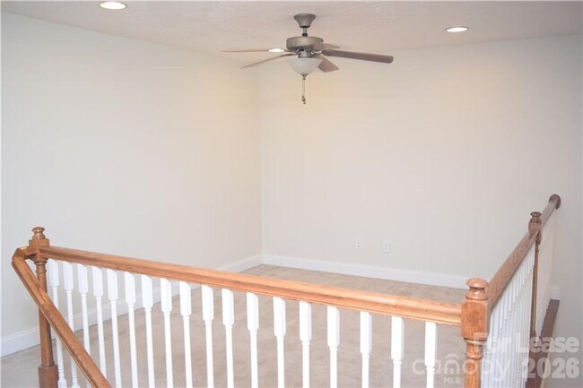 Building Photo - Stylish Braxton Gate Townhome with Garage & Main-Level Primary Suite