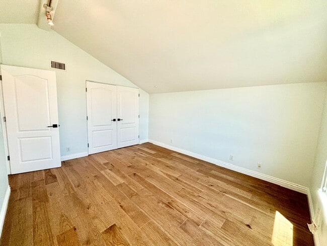 Building Photo - 108 Los Feliz St