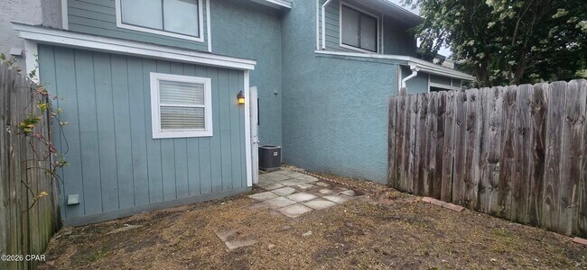 Building Photo - 3910 Venetian Cir