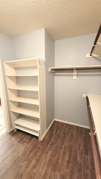 Building Photo - 2820 Golden Meadow Ave