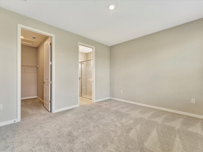 Building Photo - Stunning 3 Bed/ 2.5 bath + Den - New Build...