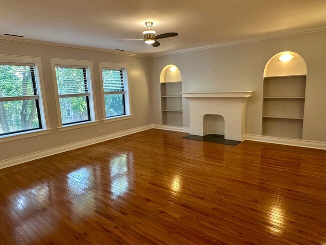 Building Photo - 2310 W Farwell Ave
