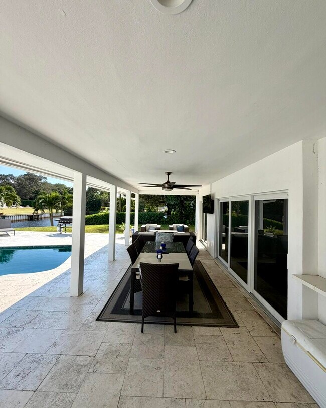 Building Photo - 100 SW 11th Ave