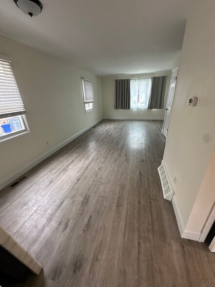 Building Photo - 1031 Lawnton Ter