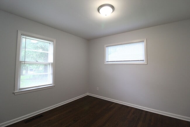 Building Photo - 3 Bedroom House in Overland Park
