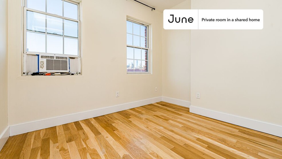 Building Photo - Room in Shared 4 bed/1 bath home