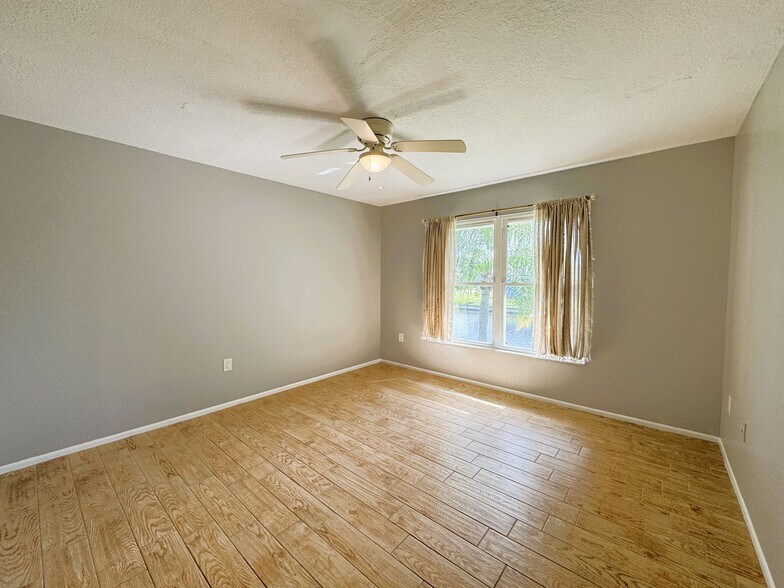 Building Photo - 1400 Mineo Dr