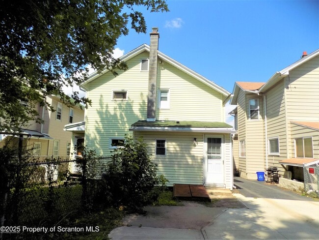 Building Photo - 618 Deacon St