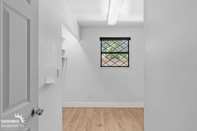 Building Photo - Modern 3Bdm 2Ba Meets Classic Charm with Pool