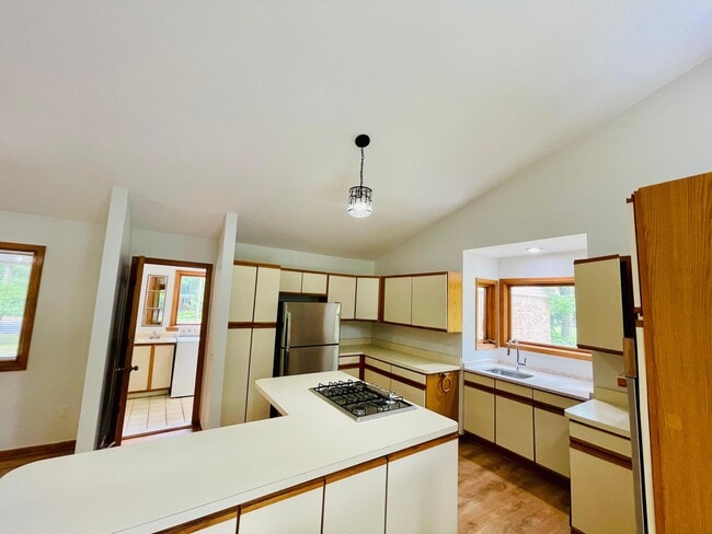 Building Photo - 28118 Forestbrook Dr