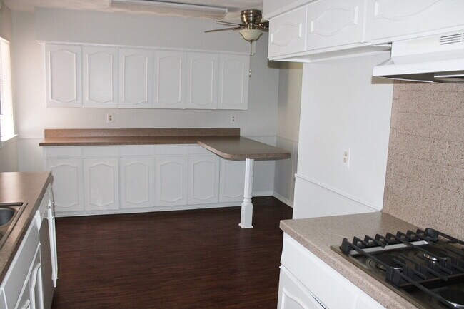 Building Photo - "Charming, Bedford home with Dual Living Spaces, Bonus Room, and a Spacious Backyard!"