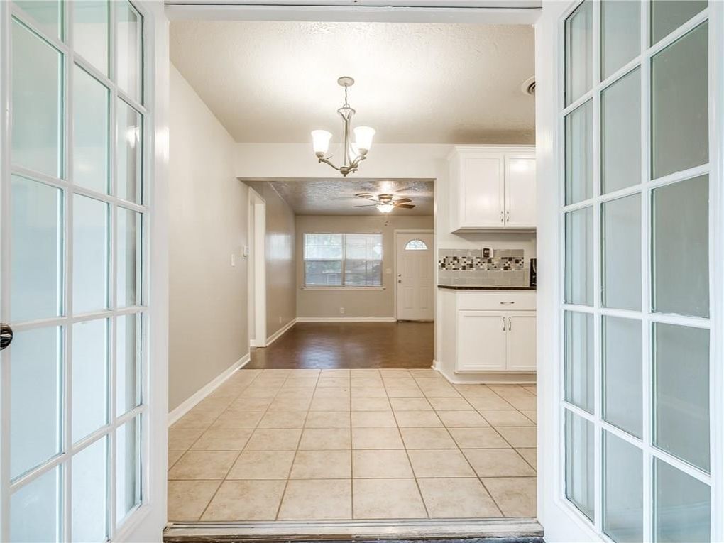 Building Photo - 2215 Beverly Hills St