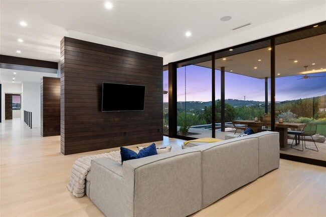 Building Photo - 4202 Serene Hills Dr