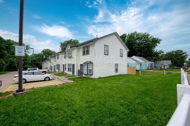 Building Photo - 955 Leroy St