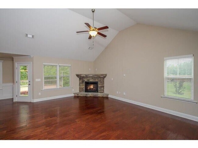 Building Photo - 1558 Driftwood Ln