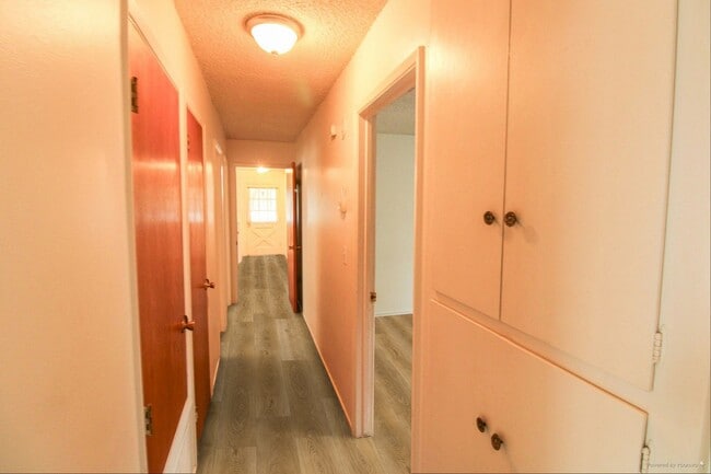 Building Photo - 4-Bedroom House with Fenced Backyard **Fresh Paint and New Flooring