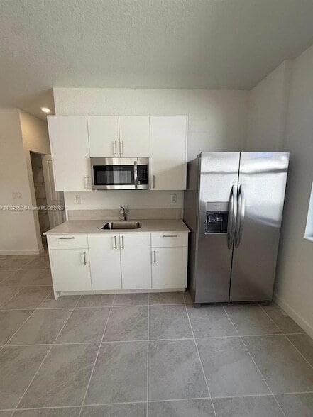 Building Photo - 2942 SE 23rd Ave