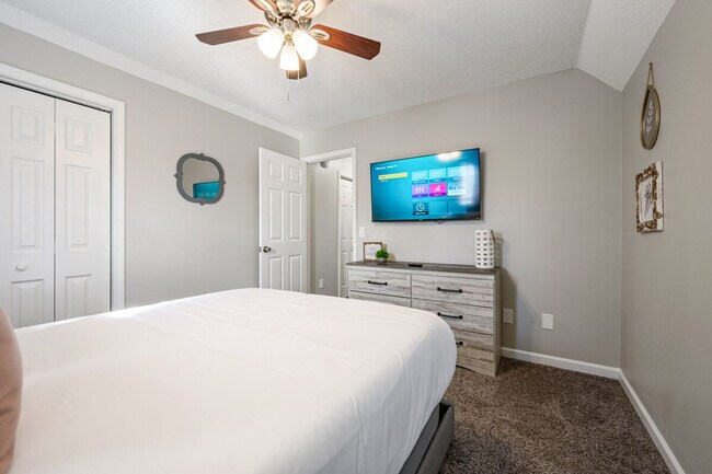 Building Photo - 23 Magnolia Ct