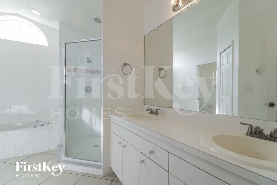 Building Photo - 471 Firestone St NE