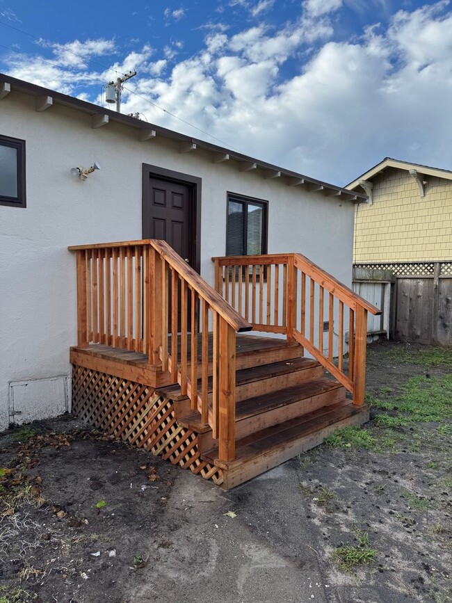 Building Photo - Pacific Grove Two Bedroom