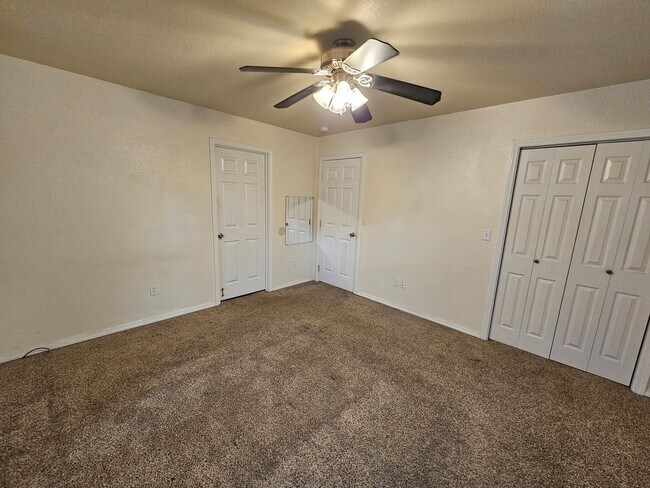 Building Photo - 1005 X Ave