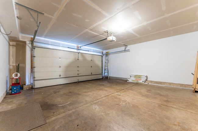 Building Photo - 61 Cantal Ct