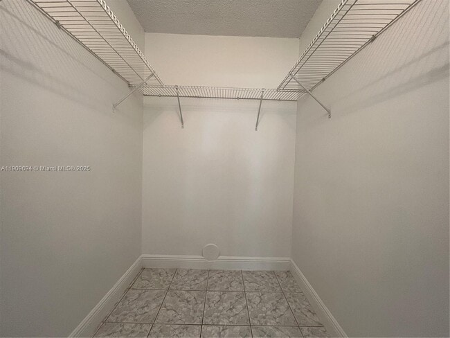 Building Photo - 842 NE 209th St