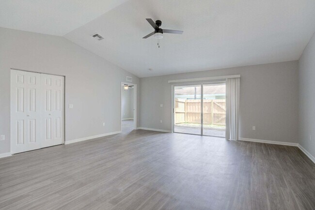 Building Photo - 9242 Roan Ln