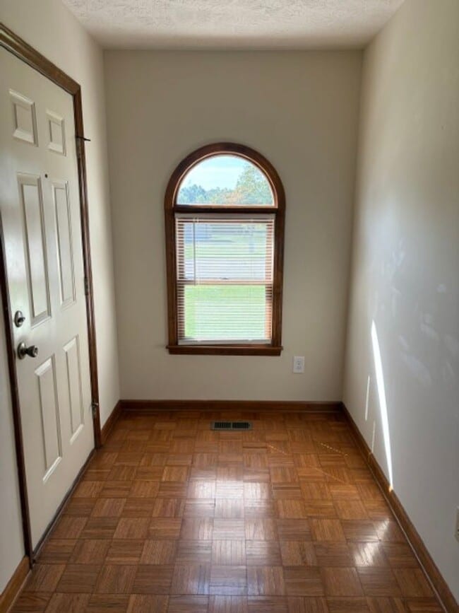 Building Photo - 2 Bedroom 2 Bathroom Duplex Available in H...