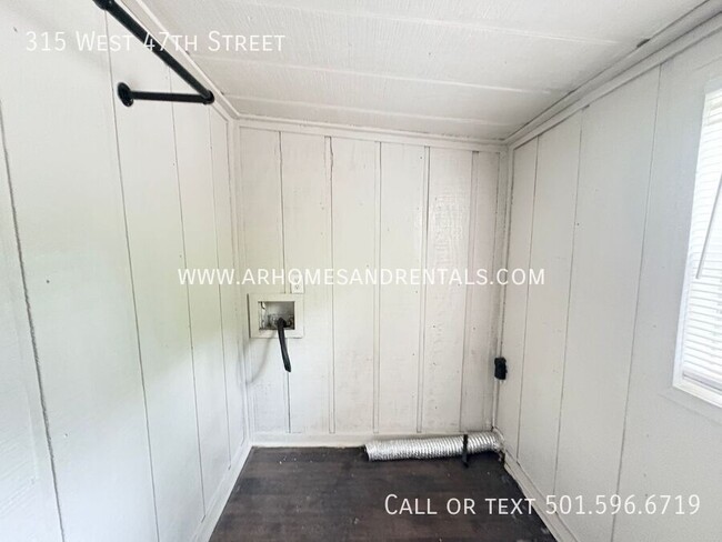 Building Photo - 315 W 47th St