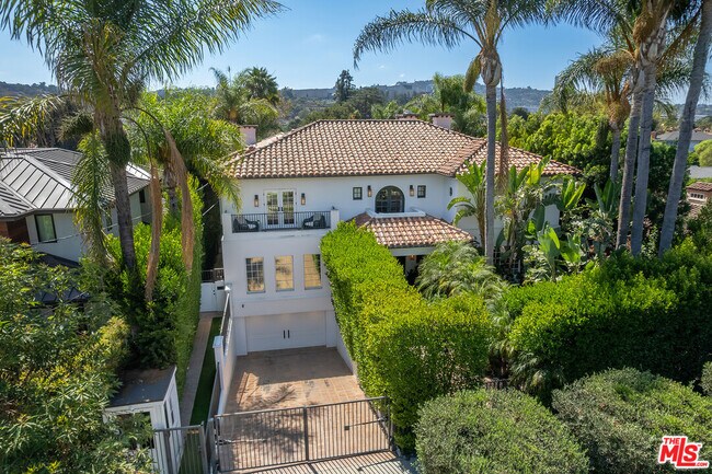 Building Photo - 9928 Toluca Lake Ave