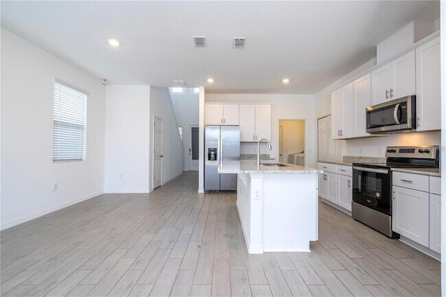 Building Photo - 2337 Treasure Hill St