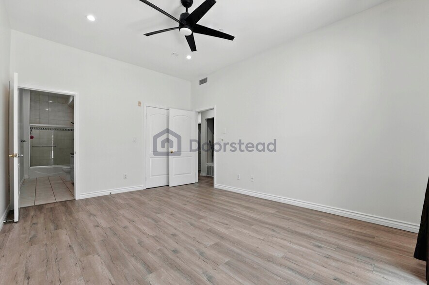 Building Photo - 465 E Magnolia Blvd