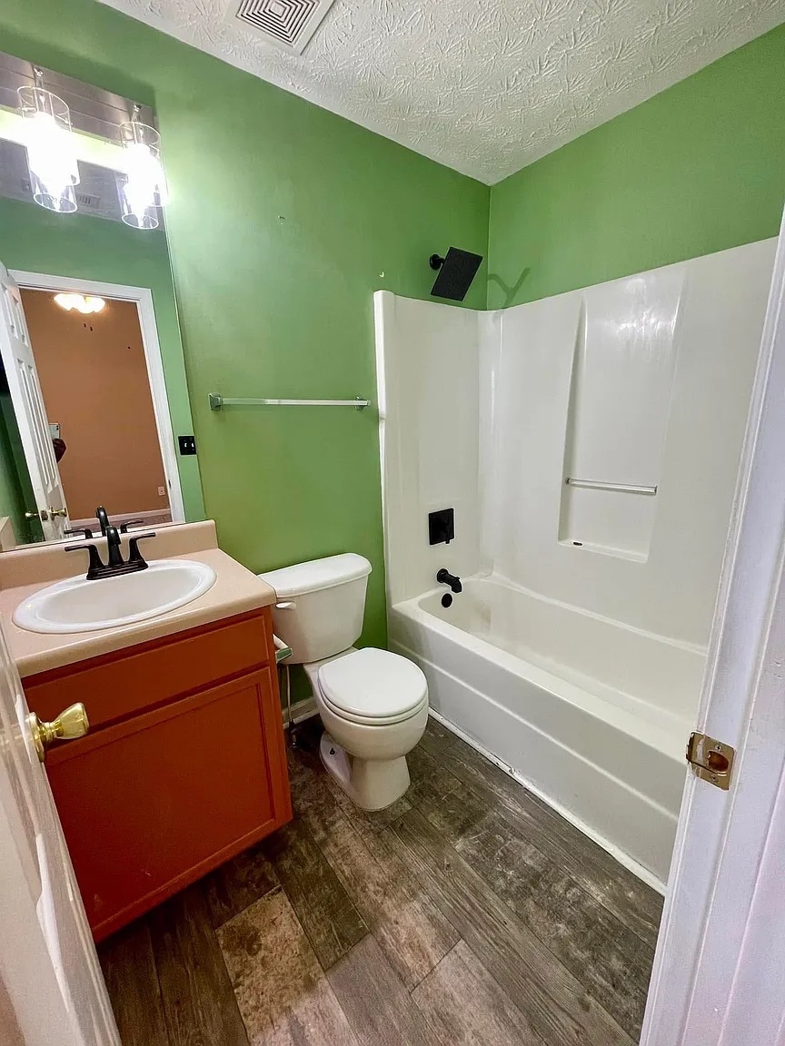 Building Photo - Room in Single Family Home on Woodwind Way