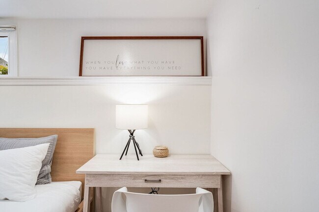 Building Photo - 2403 7th Ave W