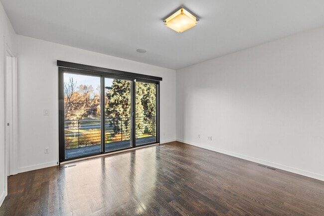 Building Photo - 203 S Marion St Pkwy