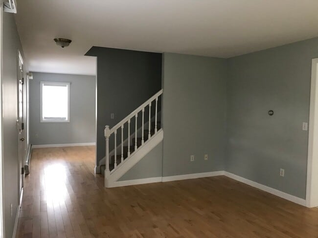 Building Photo - Scarborough-Sage Brush Drive: Lovely Colonial 3BR and 1.5BA available now $3,500.00 per month