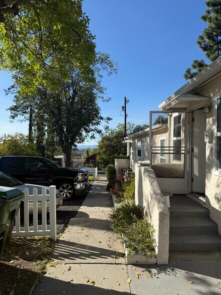 Building Photo - 10530 Hillhaven Ave